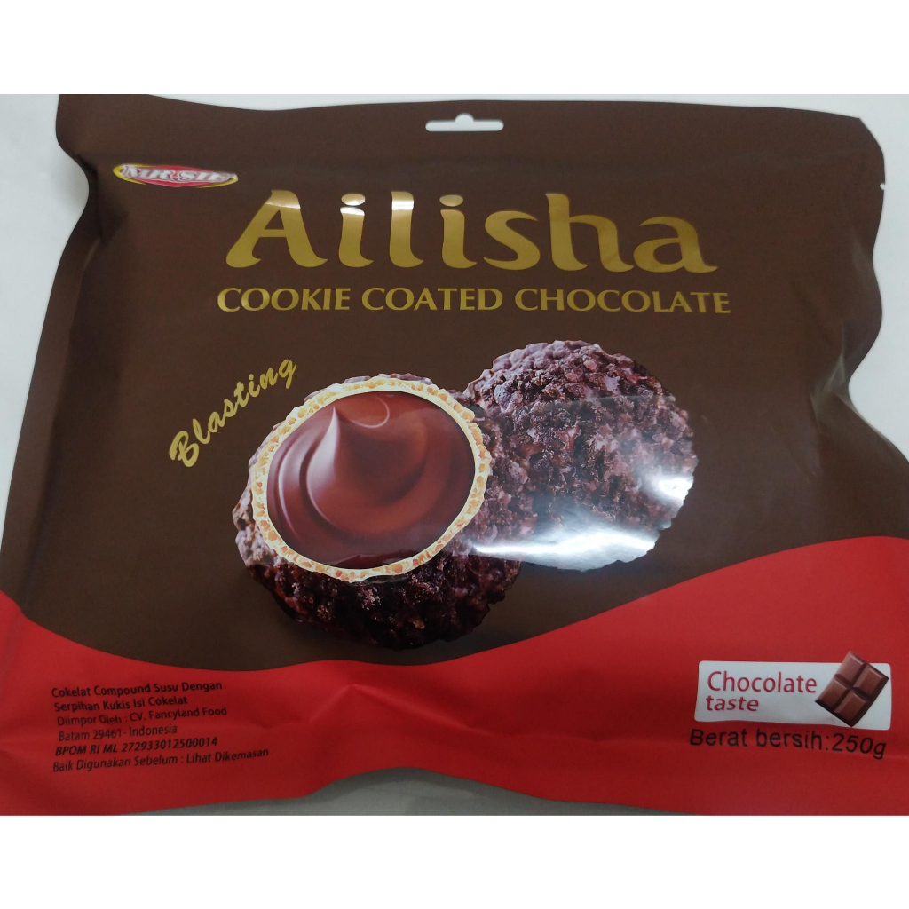 

QH KONBINI MALAYSIA - Ailisha Golden Chocolate & Cookie Coated Chocolate - Strawberry Choco Milk
