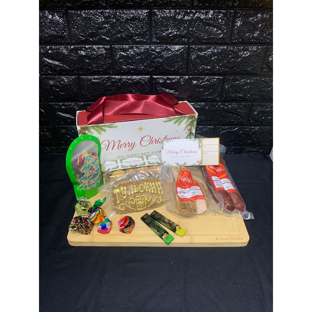 

Christmas - New Year's gift (Beef sausage, chicken, chocolate) / Новогодний Подарок ( говяжая колбаса,курица,конфеты СНГ)