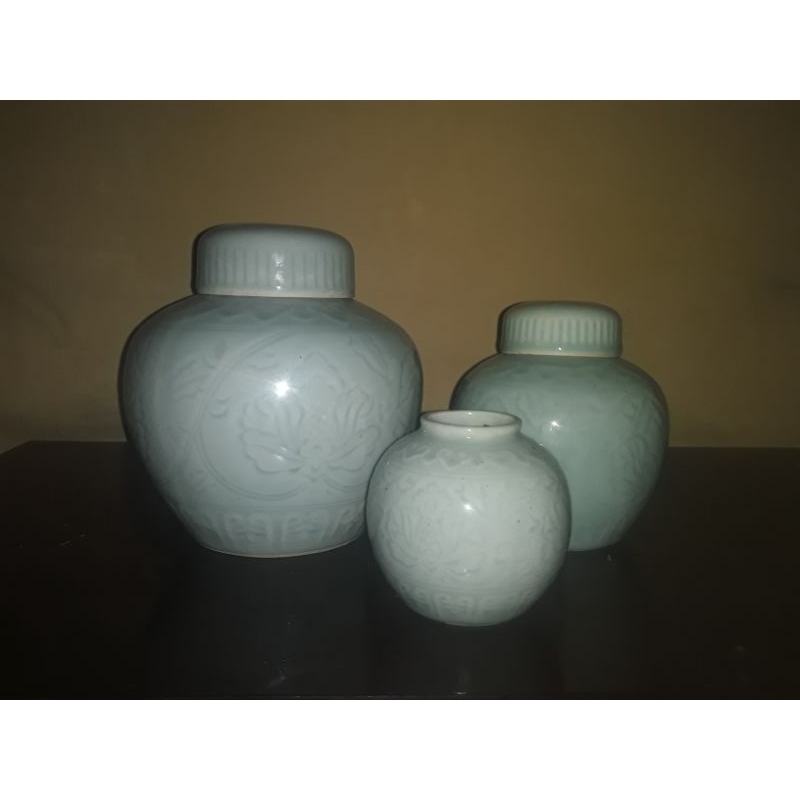 Antik Istimewa 1 set guci keramik CELADON (Logo terdapat halus persegi empat)dibawah produk/..Belum 