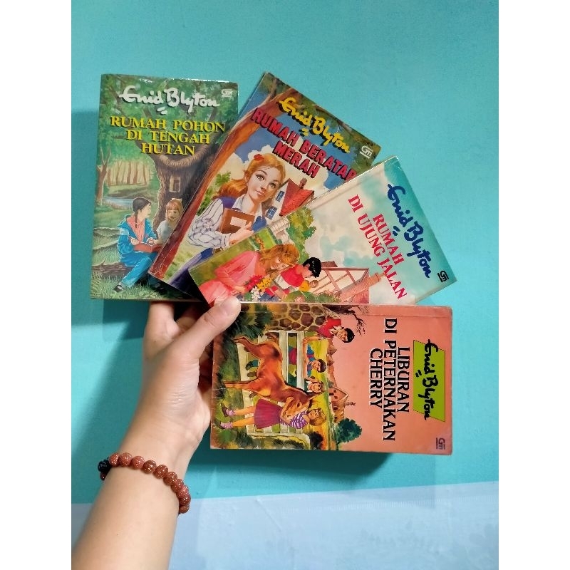 PAKET ENID BLYTON RUMAH POHON DITENGAH HUTAN,RUMAH DI UJUNG JALAN,RUMAH BERATAP MERAH,LIBURAN DI PET