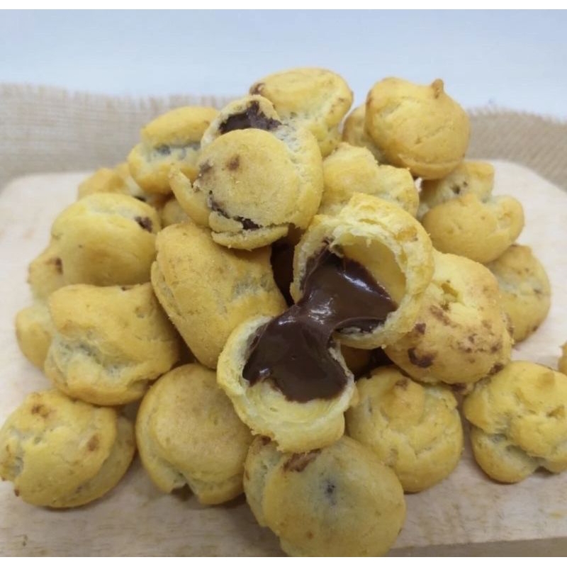 

Soes Coklat Lumer Cemilan Manis