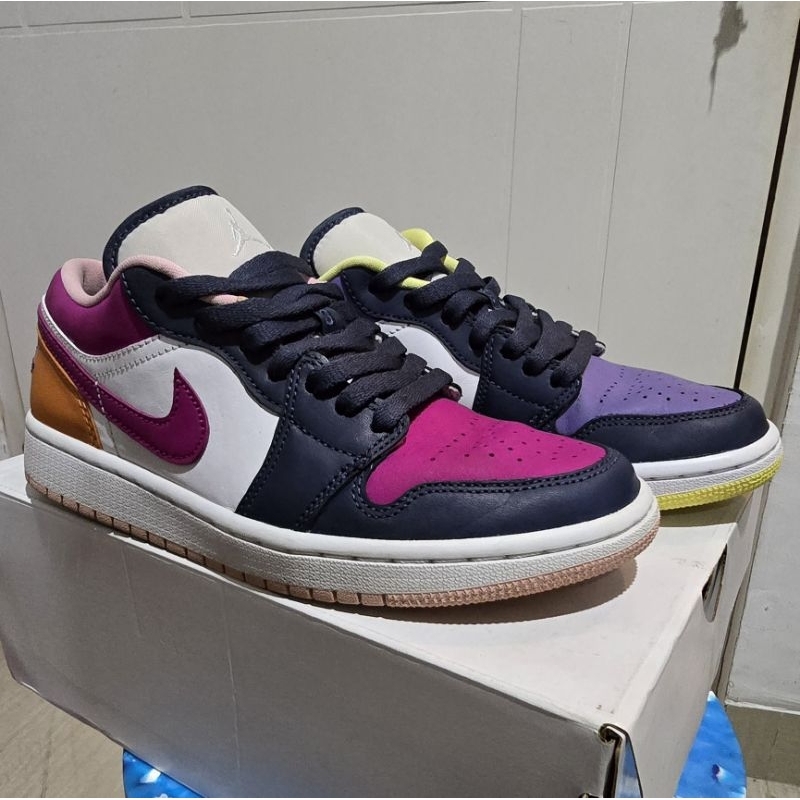 (Preloved) NIKE W AIR JORDAN 1 LOW SE/Sepatu Wanita/Sneakers