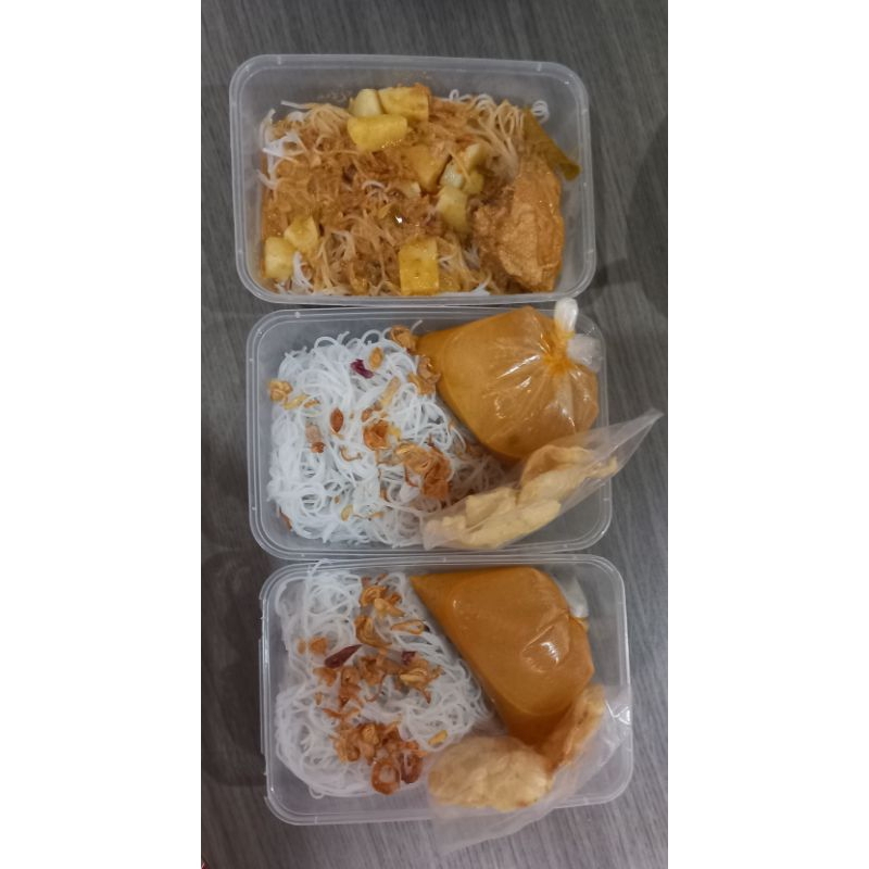 

nasi kuning,kari bihun,mi goreng ayam