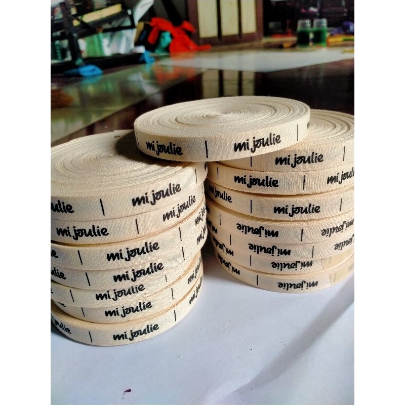 

Doskid 100 Pcs Label Baju / Label Hijab / Label Woven Damask Subtitute / Label Baju / Label Konveksi Sablon Custom