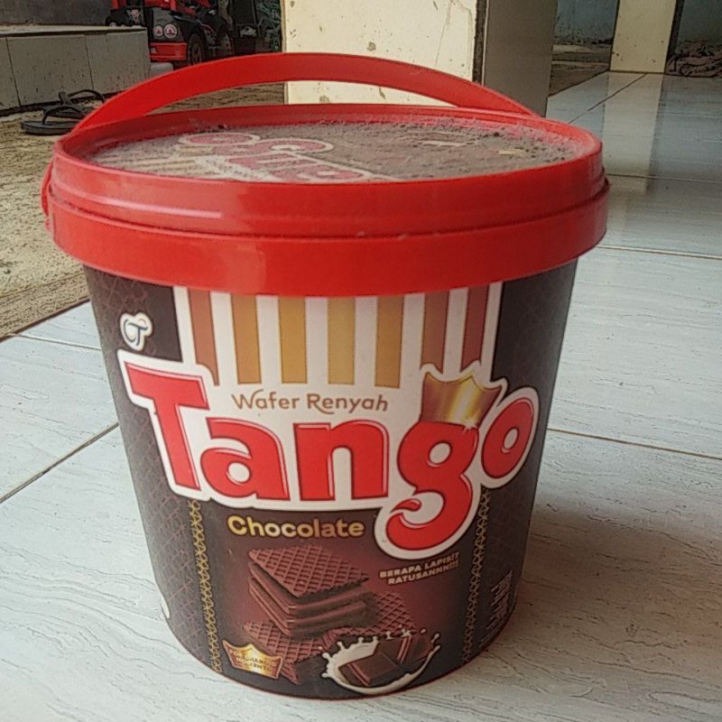 

kaleng dan toples Bekas biskuit dan camilan