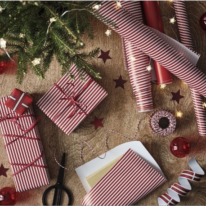 

WINTER Kertas Kado Pola Garis Merah Putih ukuran 70 x 300 cm