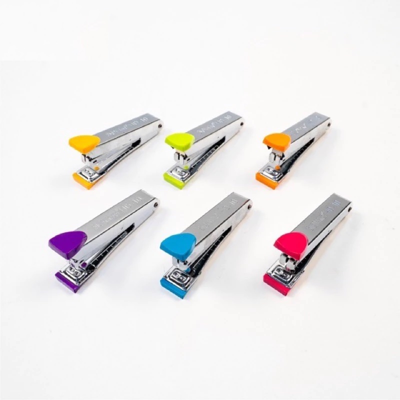 

Stapler Mini Hekter Kecil dengan Dimensi 9.5 cm x 2 cm Fungsional