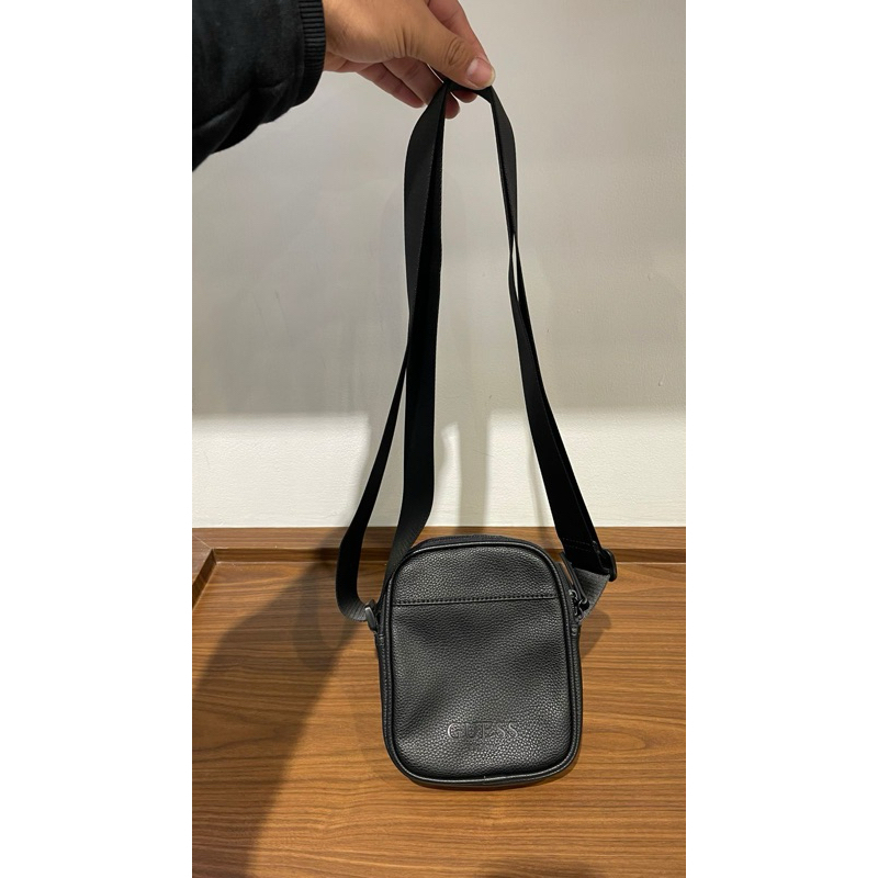 tas guess cowok sling bag sale 70%