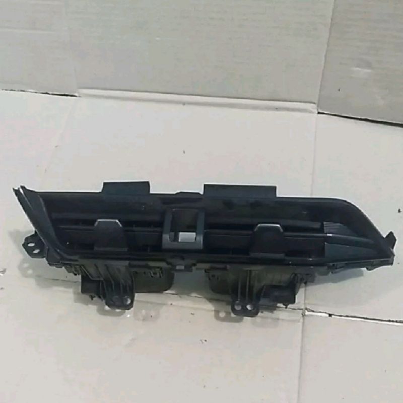 kisi-kisi AC mobil yaris cross original