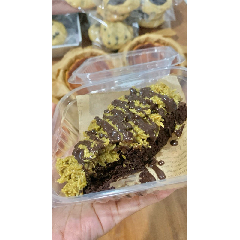 

Brownies Pistachio Kunafa