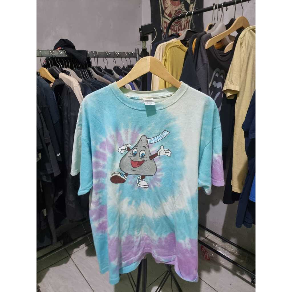 T-SHIRT HERSHEY'S CHOCOLATE WORLD TYE DYE ( COPYRIGHT 2003)