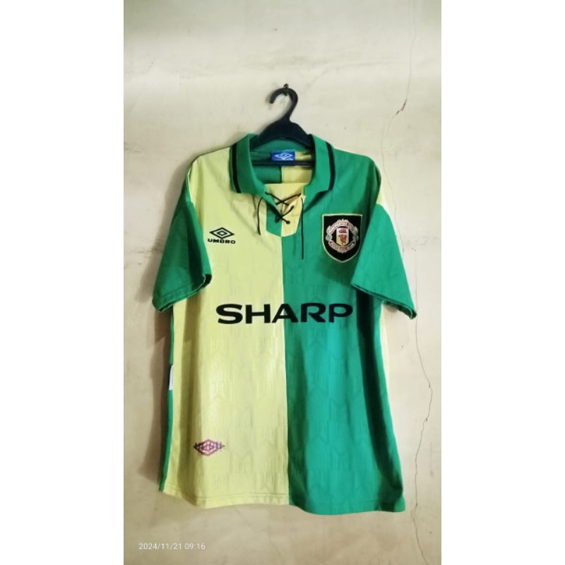 TAKE ALL Jersey Away MU Retro 1993/1994 dan Real Madrid Away 1999/2000