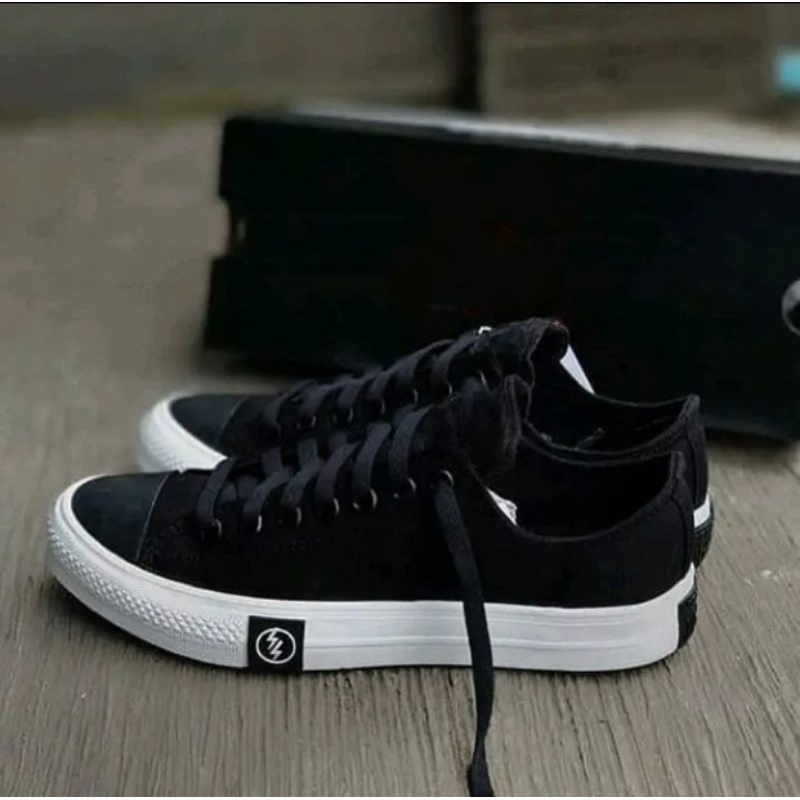 sepatu Converse hitam putih petir, sepatu pria, sepatu pria, sepatu sekolah
