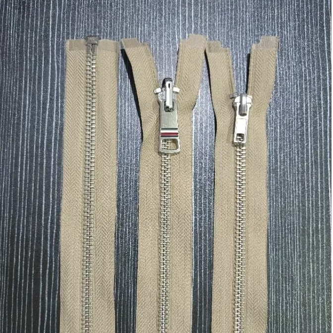 RESLETING /ZIPPER JAKET  BESI  CREM