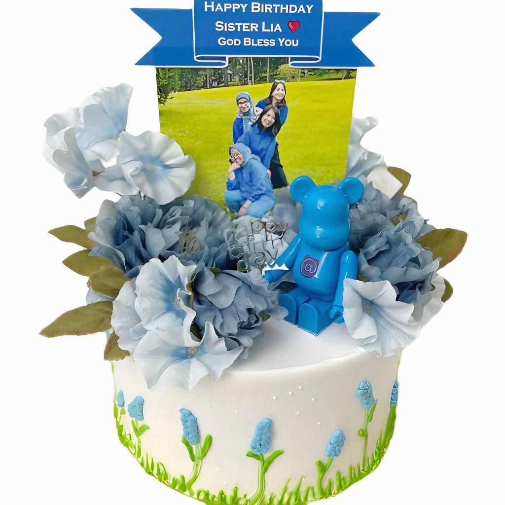 

Cake Flower Blue With Bear