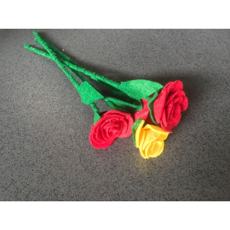 (Ready) Buket bunga mawar flanel tanpa mika