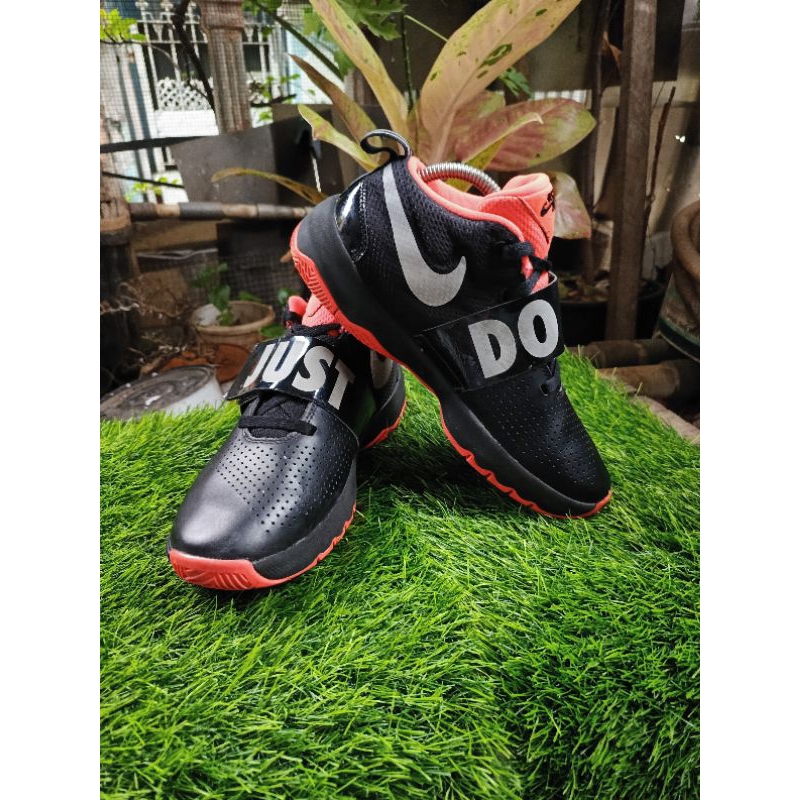 Sepatu Kulit Nike Doit