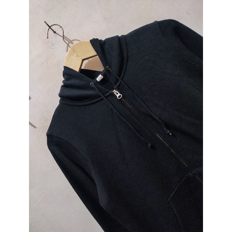 Hoodie Zipper Uniqlo Basic Hitam