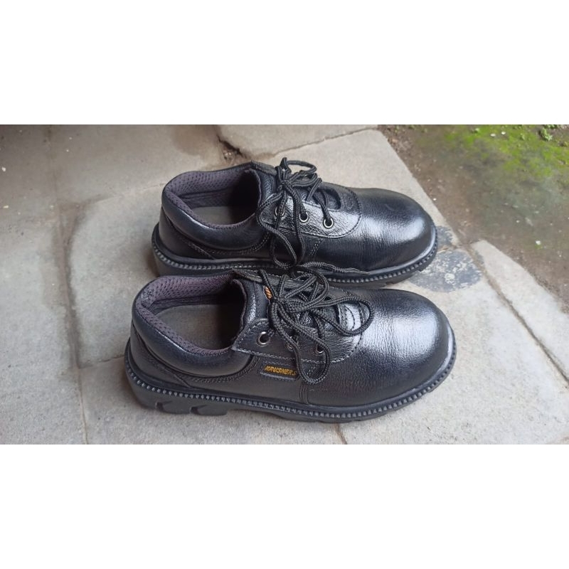 sepatu safety pendek kulit krushers 40 second