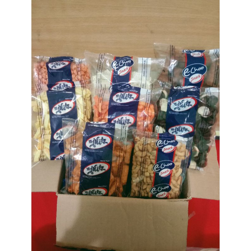 

PAKET HAMPERS CEMILAN Ngemilbestt (isi 8 macam Snack pedas, gurih dan manis)