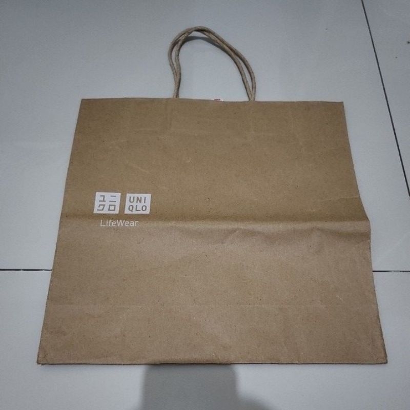 

paper bag ukuran M uniqlo (preloved)