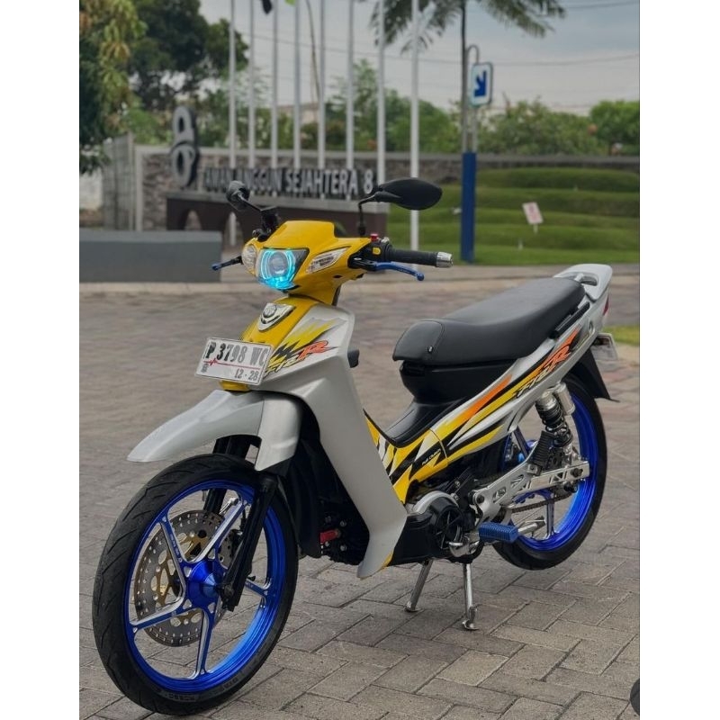 Striping lis sticker standar Yamaha Fiz R milenium kuning silver stiker Fiz R FizR kuning milenium