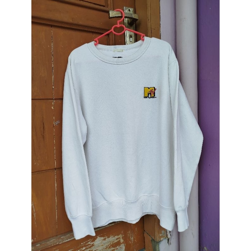 CREWNECK UNIQLO V MTV