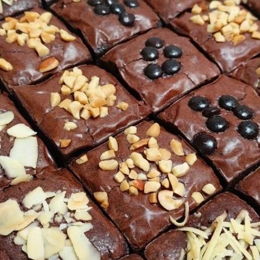 

Brownies Panggang Fudgy 20x10 cm kacang almond keju chocochips