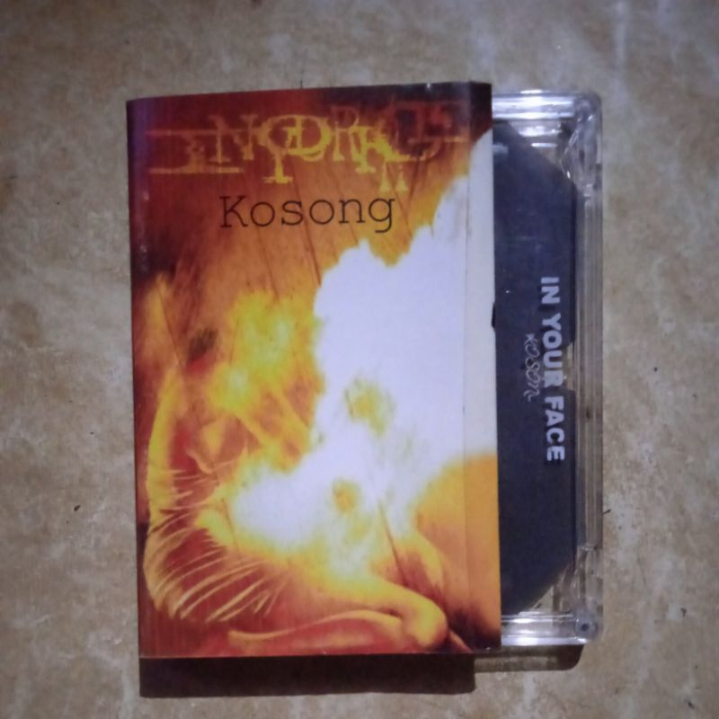 kaset pita in your face kosong