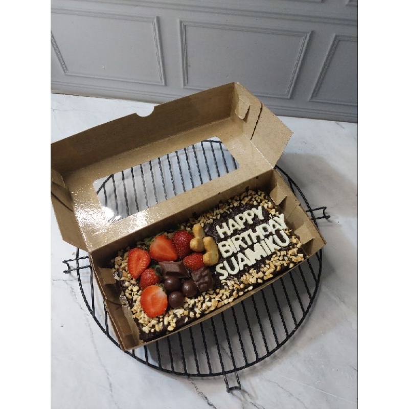 

BROWNIES HIAS 20X10CM DESAIN B