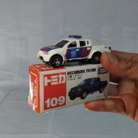 diecast tomica mitsubishi Triton polisi patwal