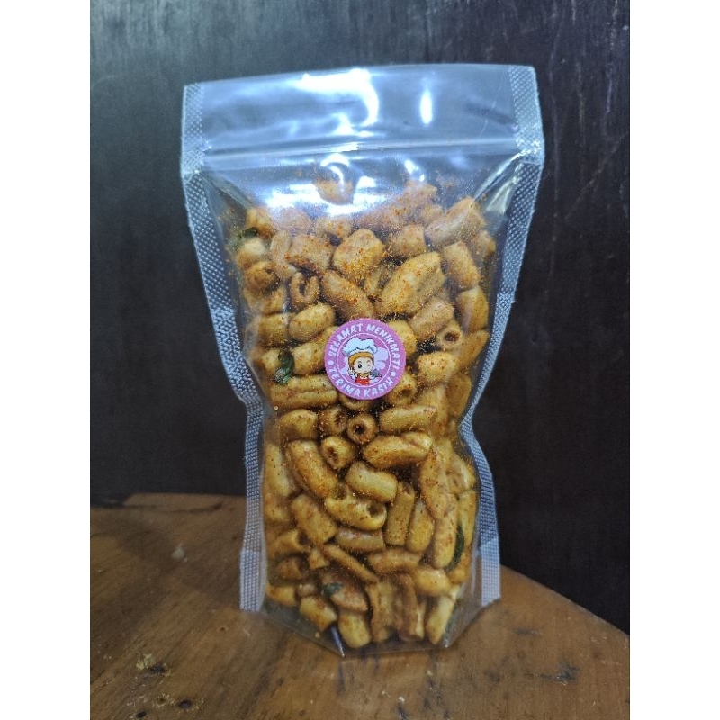 

makaroni kriuk pedas daun jeruk