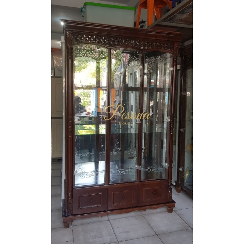 PESONA PRABOT LEMARI CRYSTAL ATAU LEMARI HIAS 3 PINTU KAYU JATI