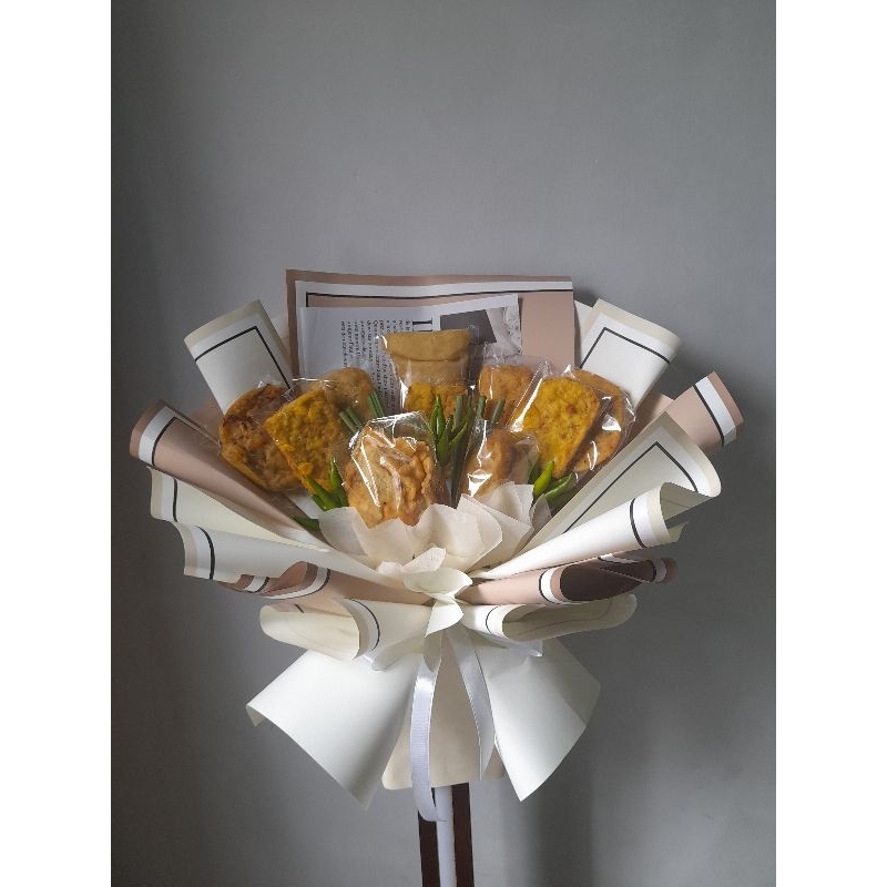 

BUKET GORENGAN BUKET SEMPRO hadiah wisuda