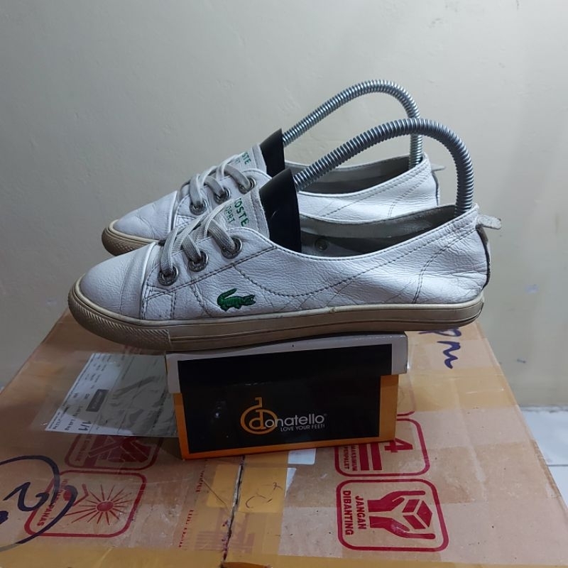 Sepatu Wanita Lacoste 38