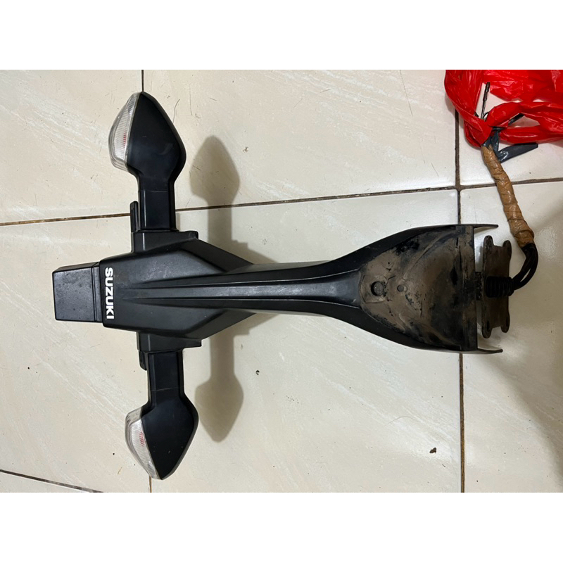 Spakbor belakang motor gsx