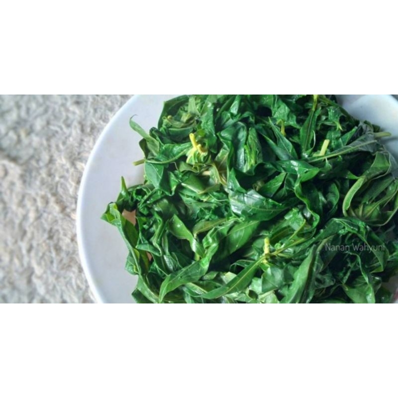 

daun singkong rebus/sayur segar terdekat/Petik Hasil Kebun Sendiri