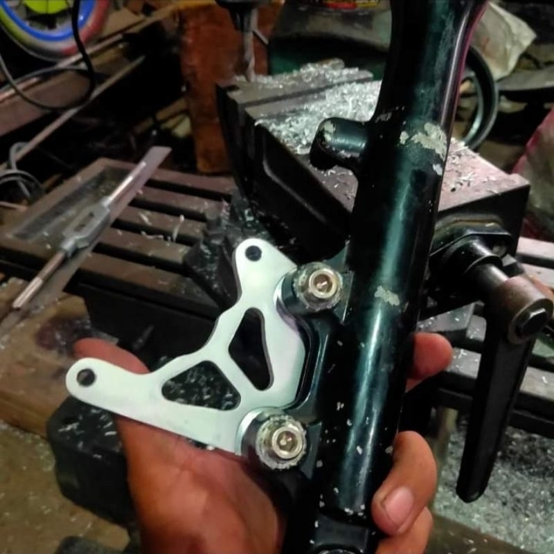Breket pangkon kaliper KTC2P satria 2tak