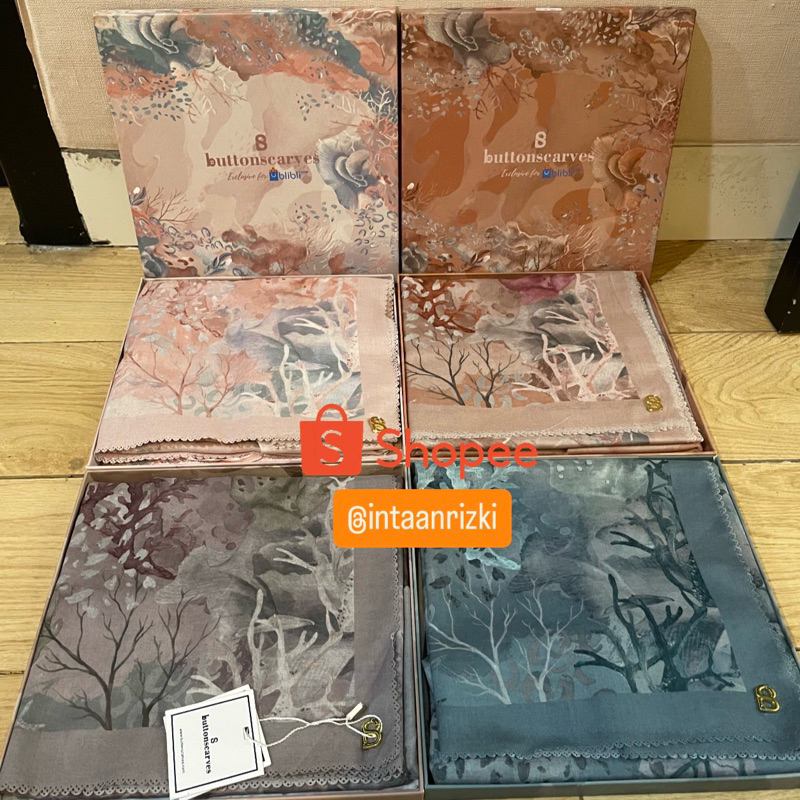 [PRELOVED] Split Payment Original Buttonscarves Savanna Voal Square Savana Savanah Savannah sa Safan