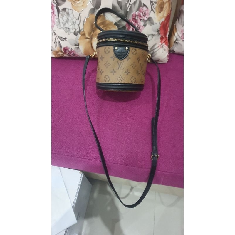 Tas Selempang Louis Vuitton