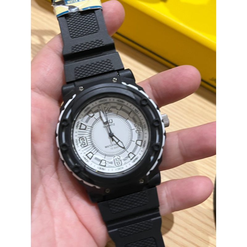 Q&Q QNQ QQ Original Jam tangan Sport Pria - qq ori GW 82 GW82 GW82J Series - Karet - Hitam Anti Air