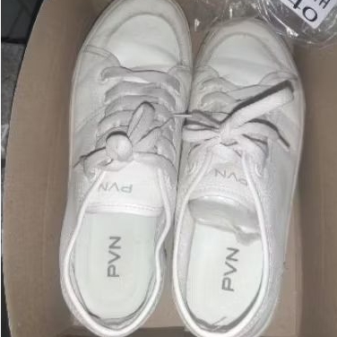Preloved Sepatu Putih PVN Sona