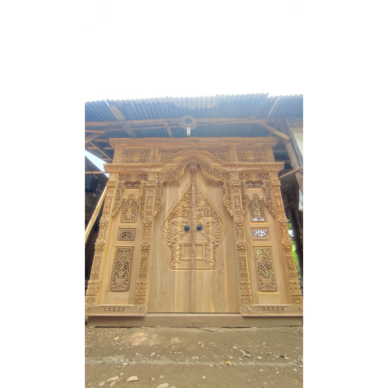 pintu gebyok gunungan kelir wayang