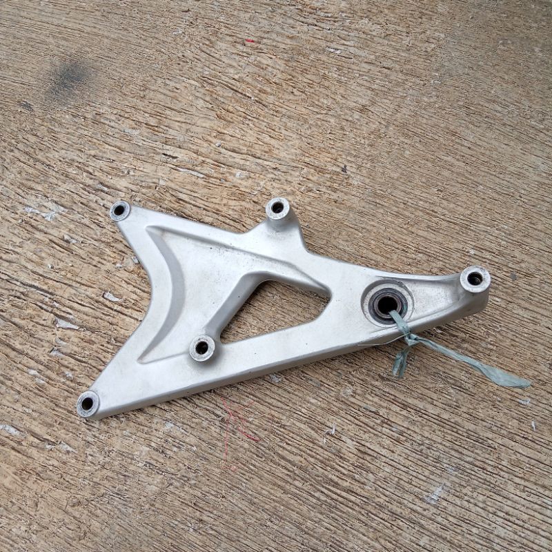 swing arm dudukan knalpot Honda Vario 125/150 old ori