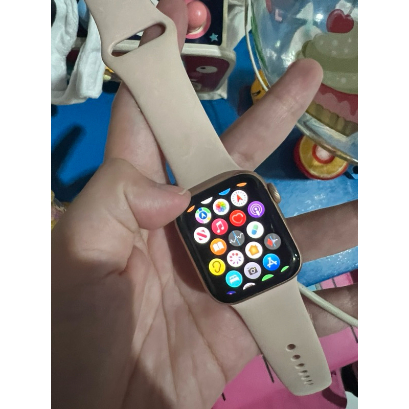 Preloved second apple watch se