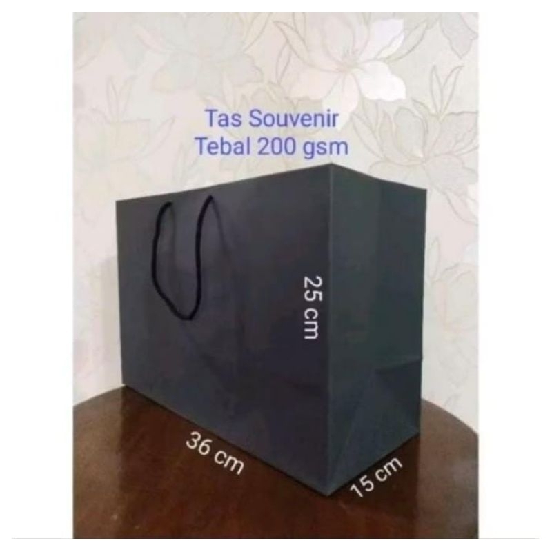 

Tas Souvenir Laminasi 36 x 15 x 25 cm Tebal Hitam Paperbag Kado Box Sepatu