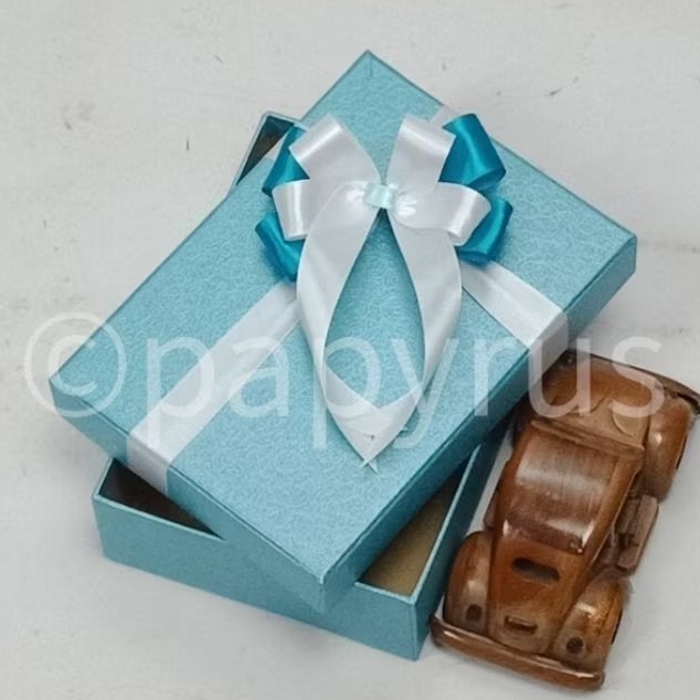 

PAPYRUS 12,5x17,5 Tinggi 5cm Kotak Kado Gift Box Hadiah V2