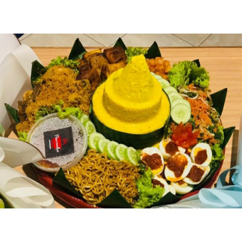 

Tumpeng Nasi Kuning/ Nasi Kuning Tampah