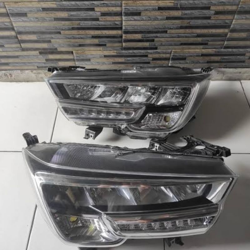 Headlamp Suzuki XL7 HYBRID
