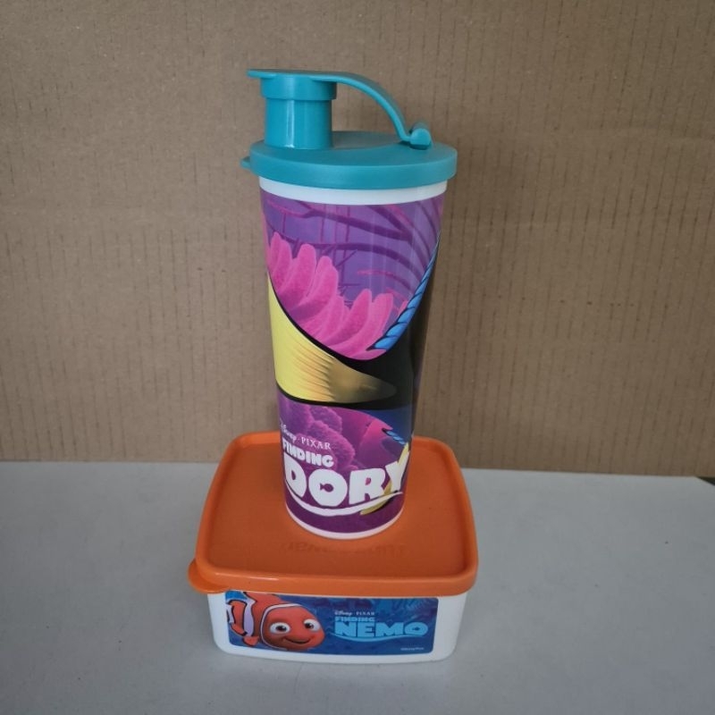 bekal minimalis Tupperware/Upin Ipin snack set /Nemo Tupperware (1 wadah + 1 botol)